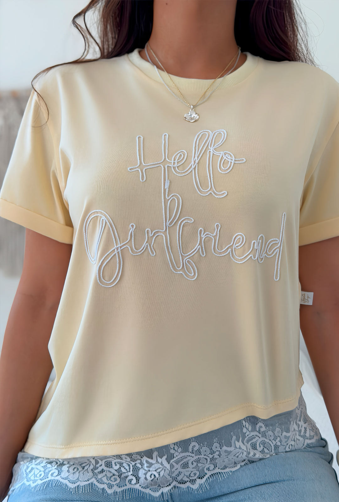 Camiseta Hello Girlfriend Amarilla